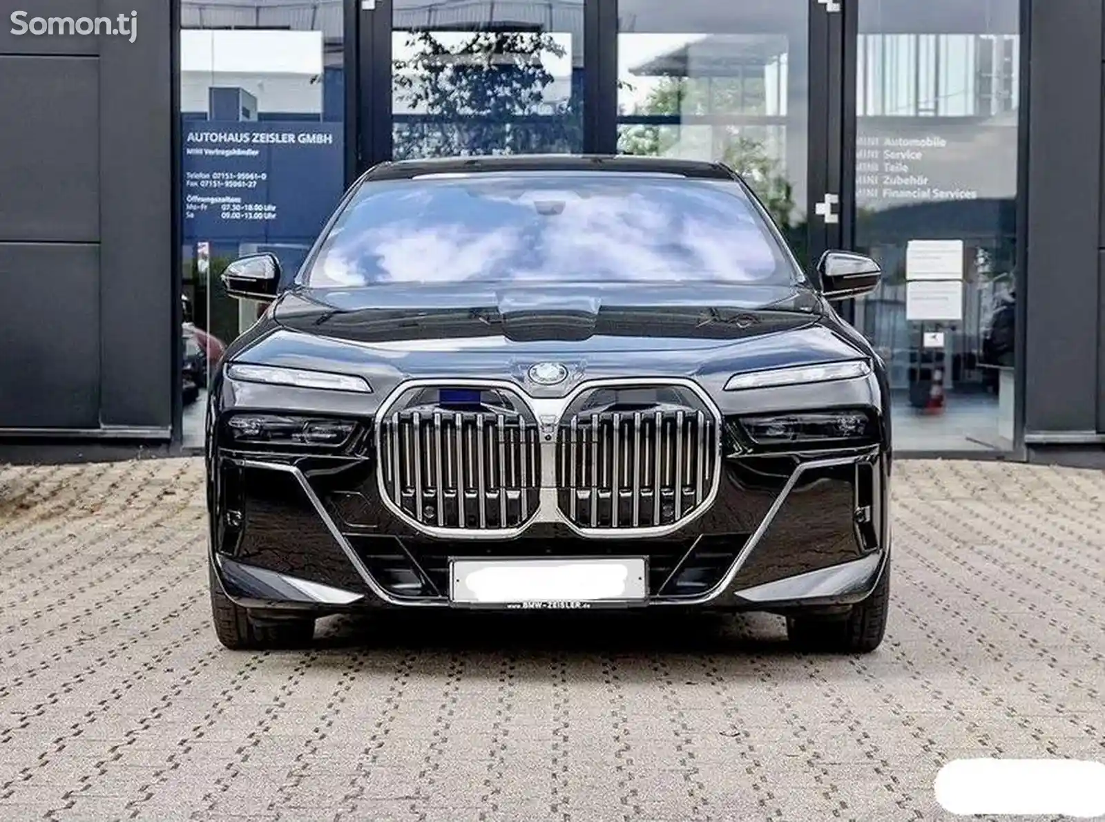 Аренда авто BMW G70 Long-1