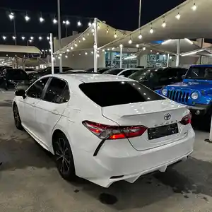 Toyota Camry, 2018