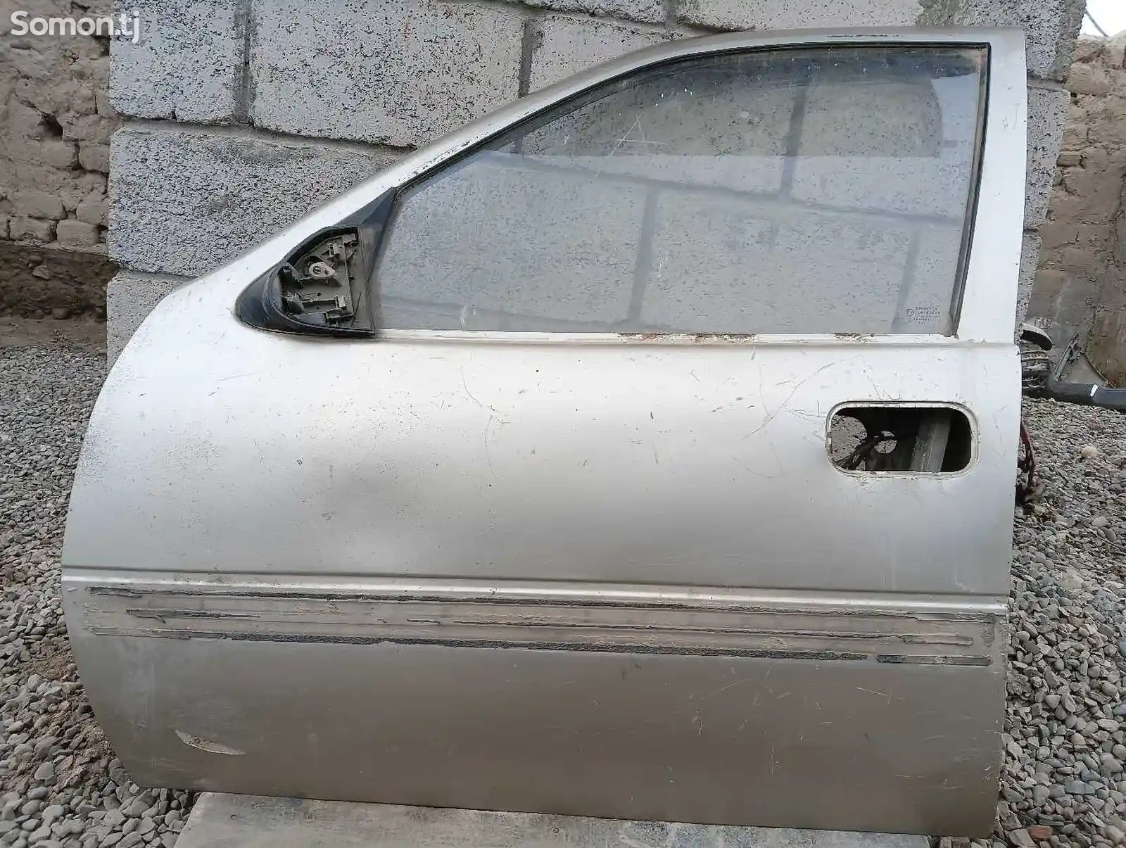 Передняя левая дверь на Opel Vectra-1