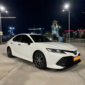 Toyota Camry, 2018