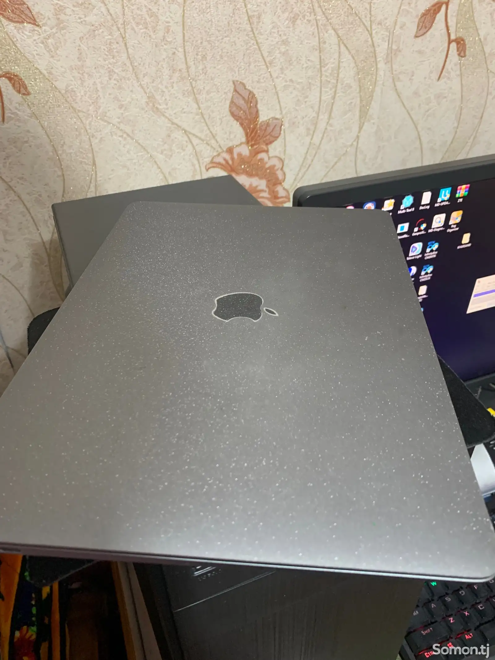 Ноутбук MacBook air-1