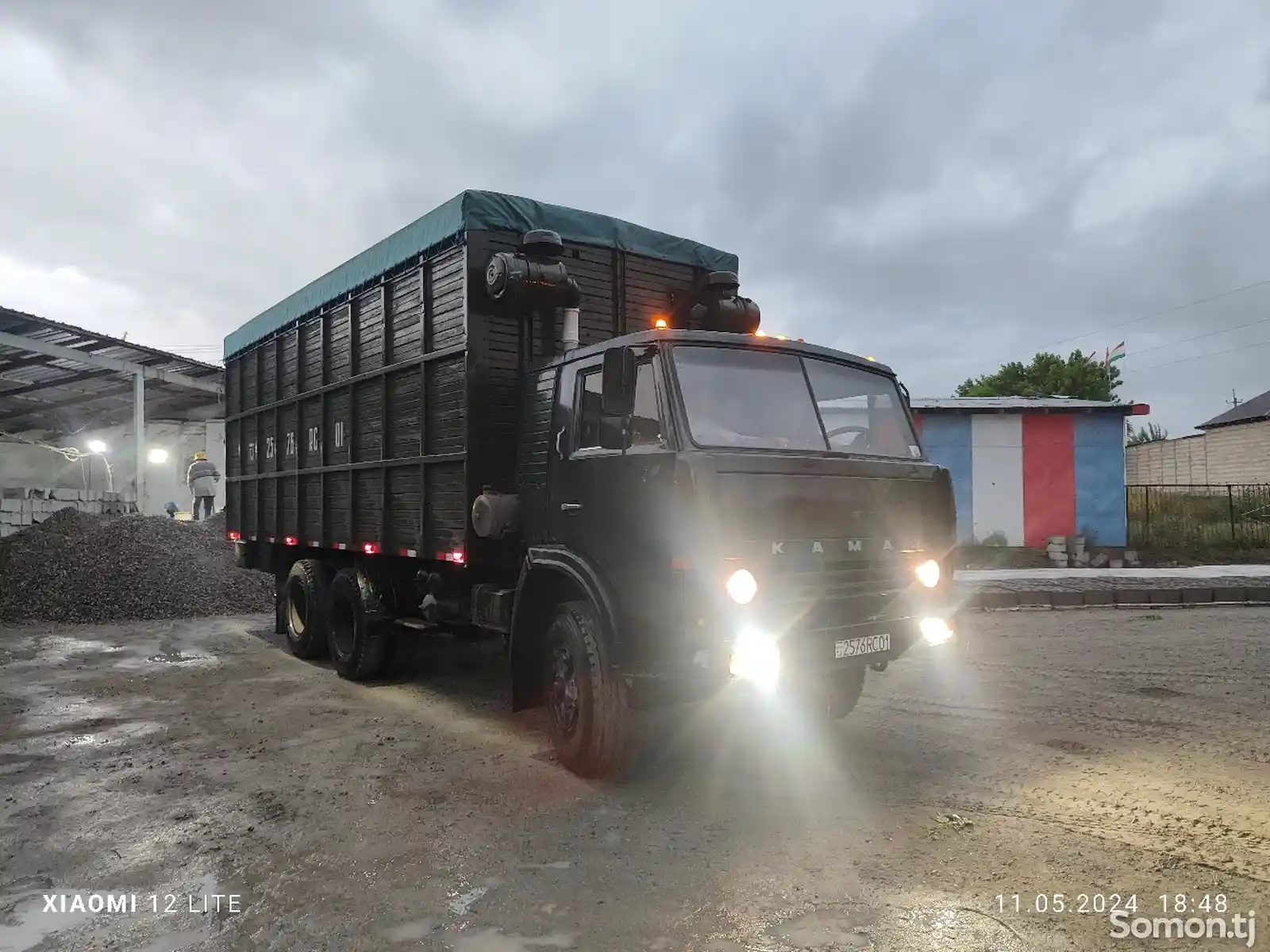 Бортовой грузовик Камаз-1