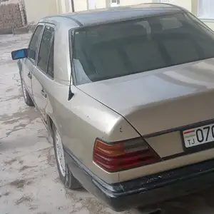 Mercedes-Benz W124, 1989