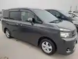 Toyota Voxy, 2011-2