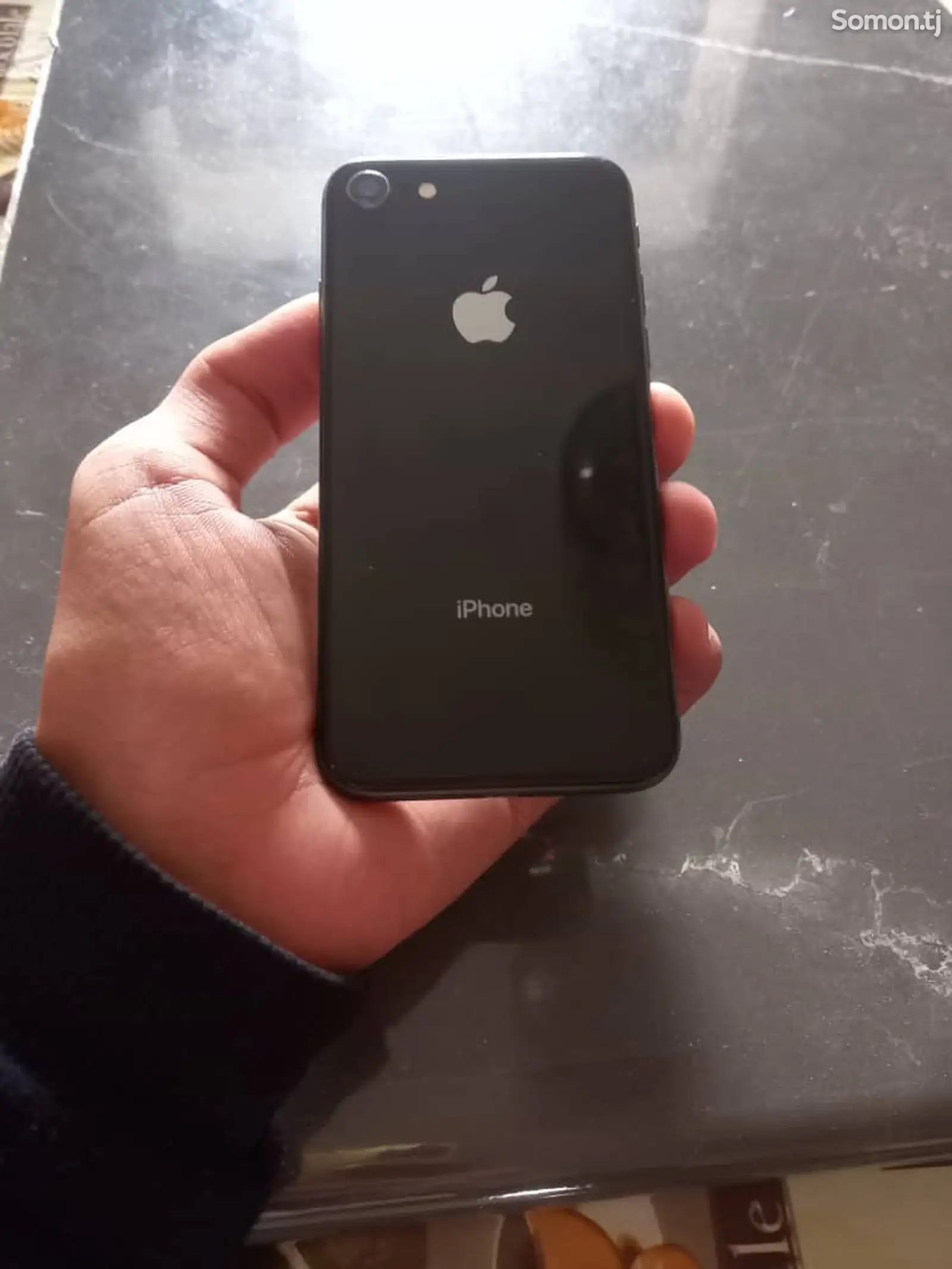 Apple iPhone 8, 64 gb-1