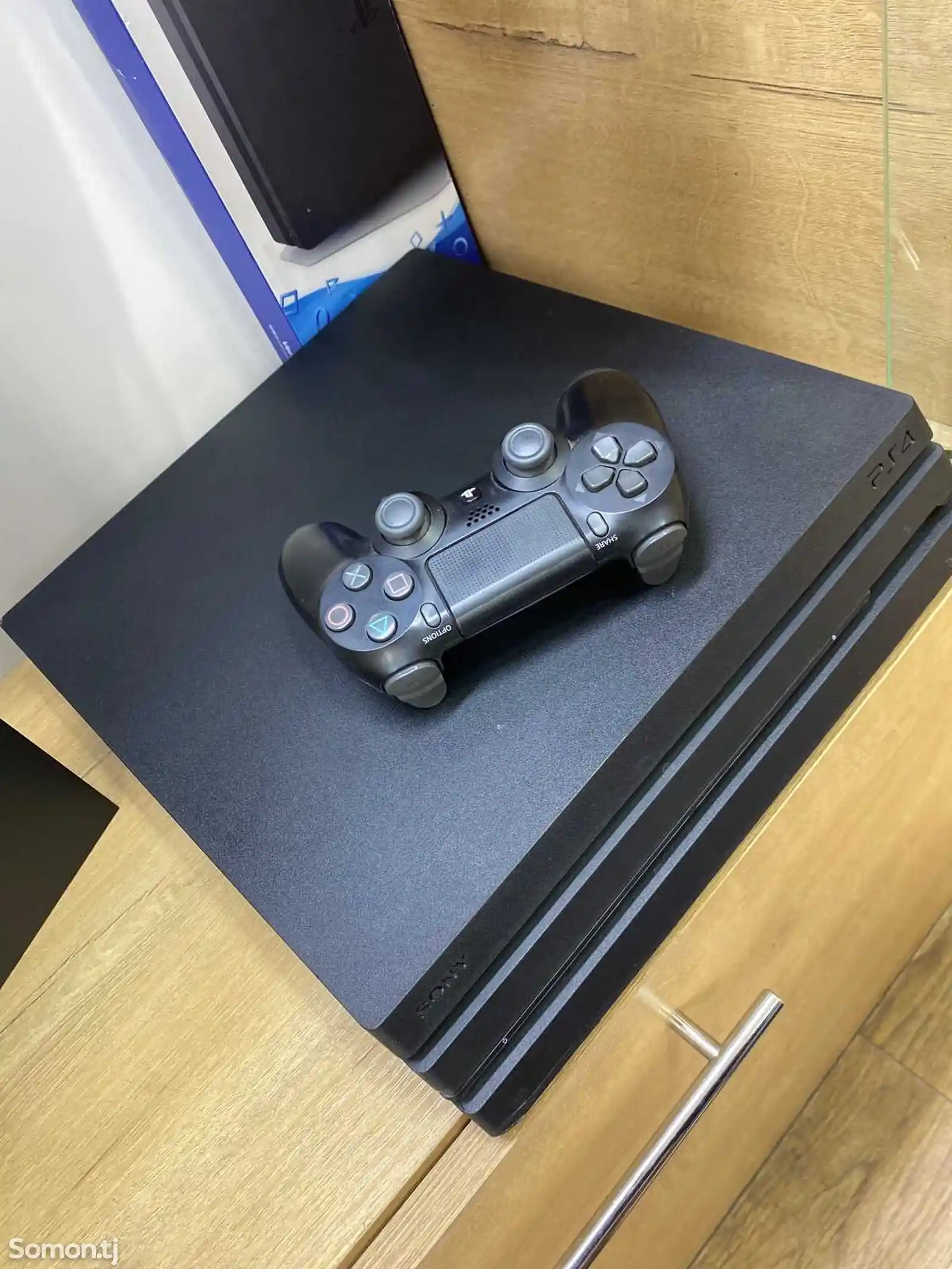 Игровая приставка PlayStation 4 Pro 1TB-1