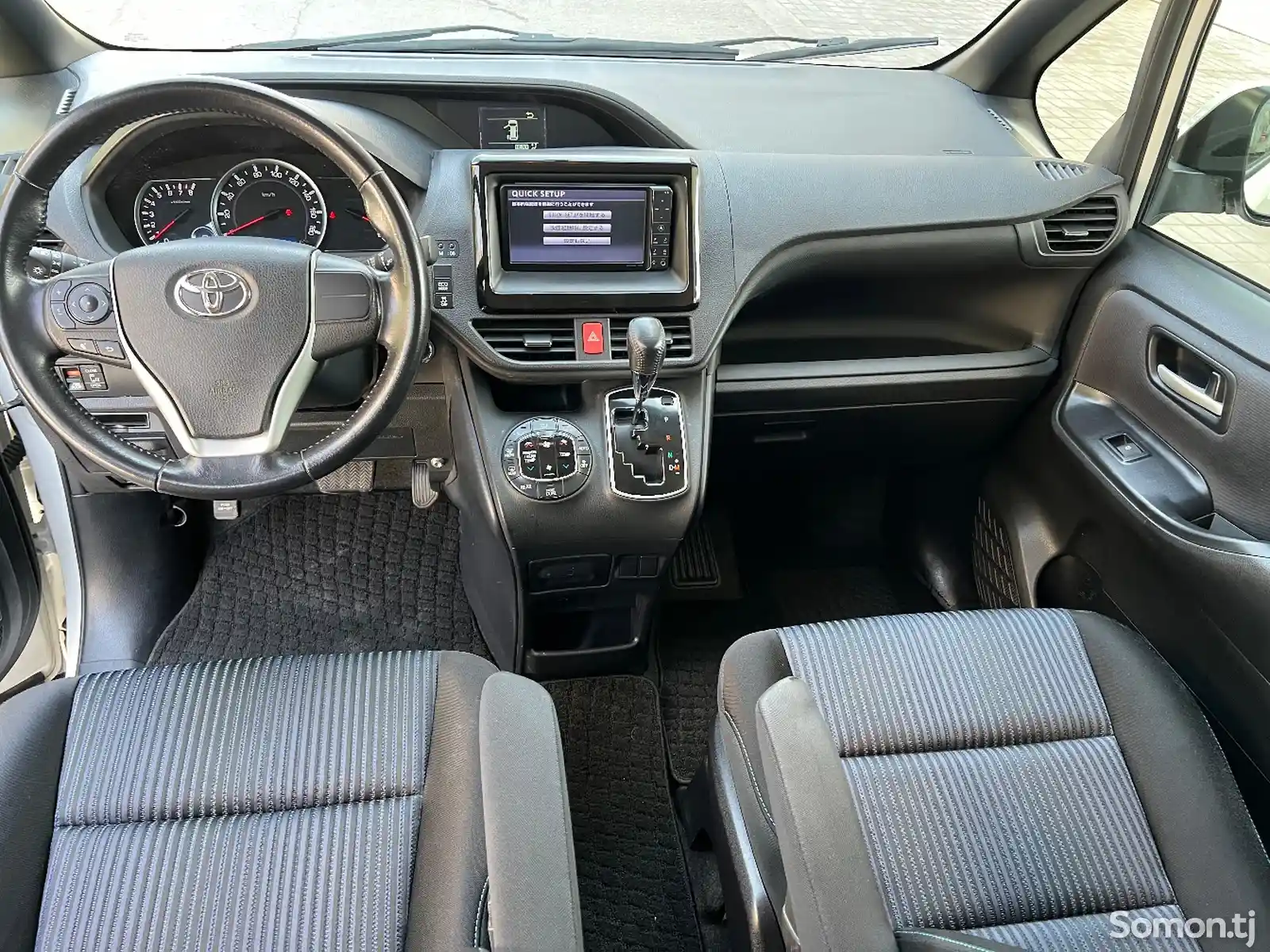 Toyota Noah, 2014-10