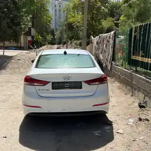 Hyundai Elantra, 2018