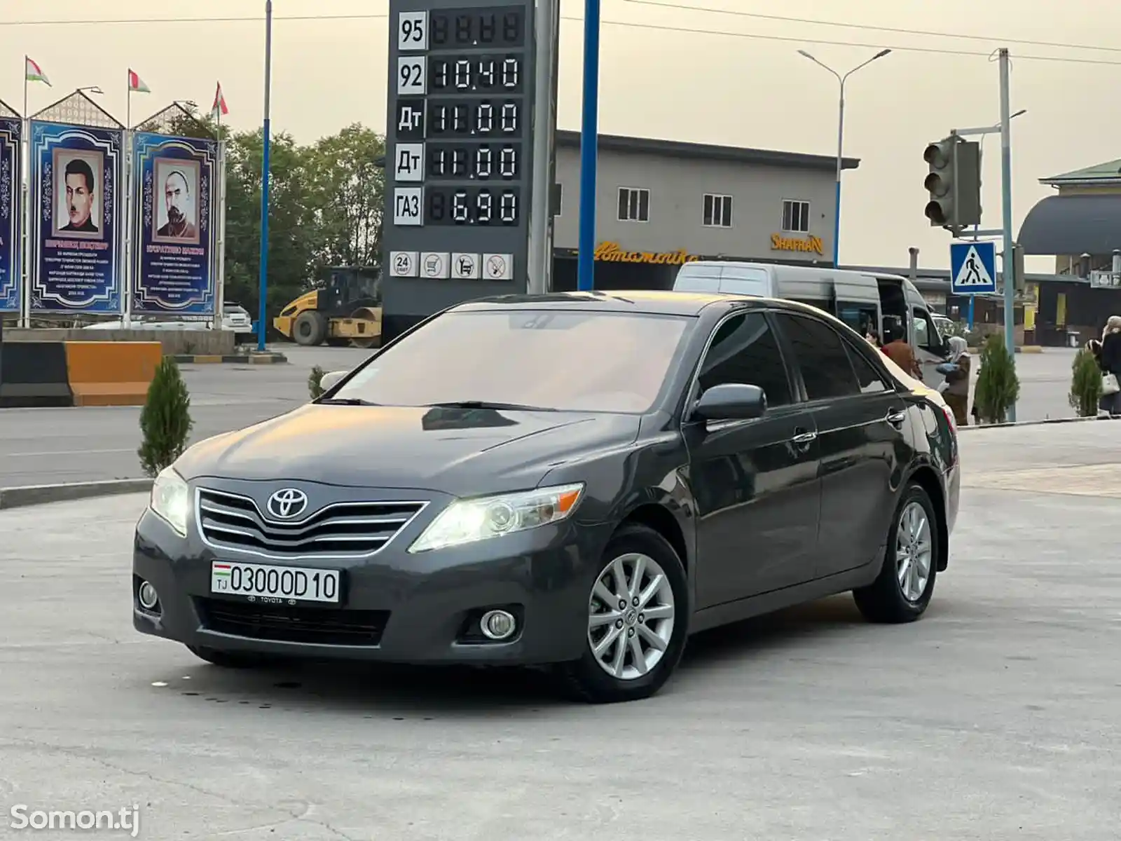 Toyota Camry, 2010-1