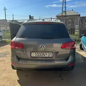 Volkswagen Touareg, 2015