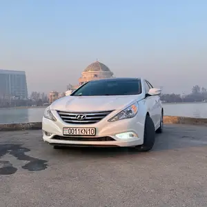 Hyundai Sonata, 2011