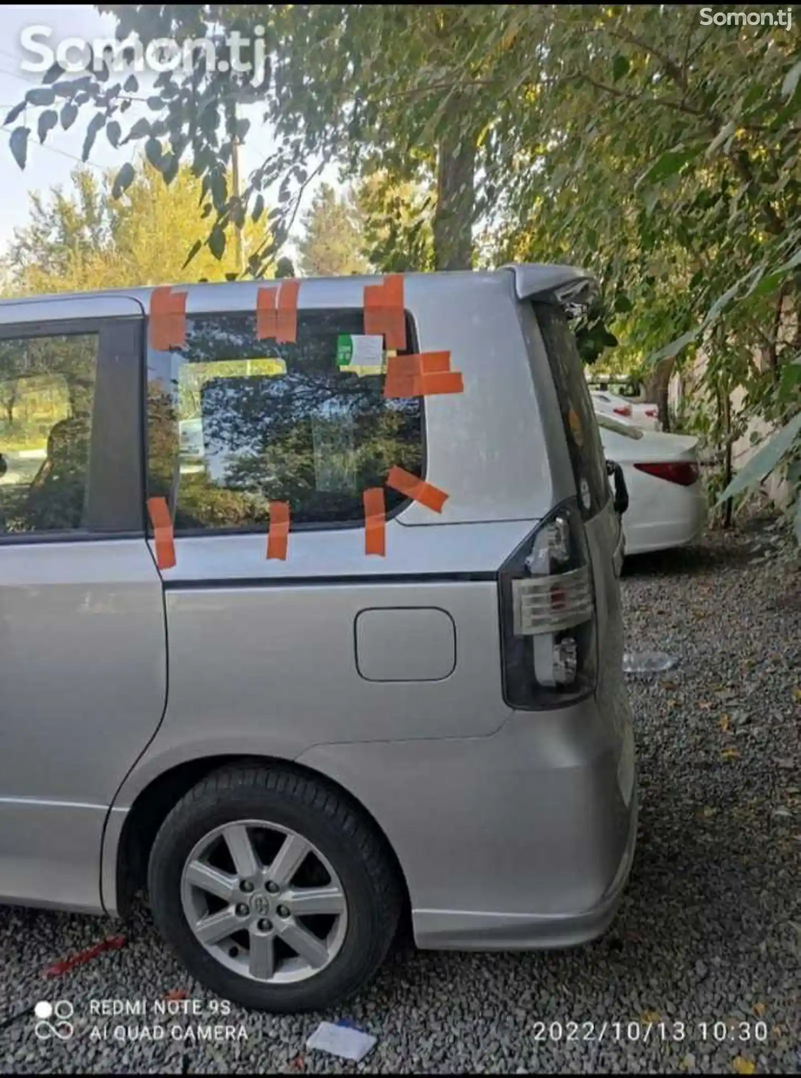 Задние не тонированные стекла на Toyota Voxy-2