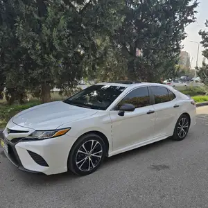 Toyota Camry, 2018