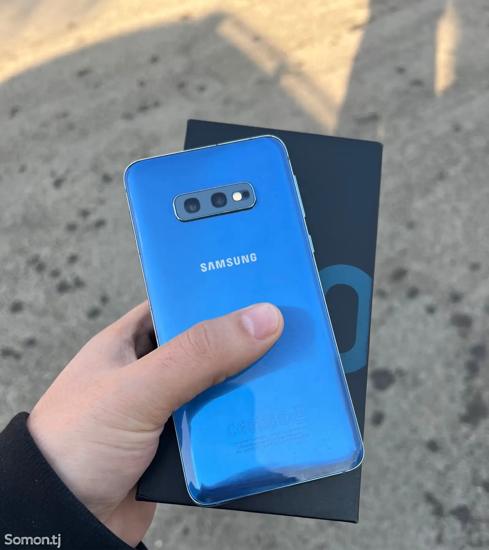 Samsung Galaxy S10e-1