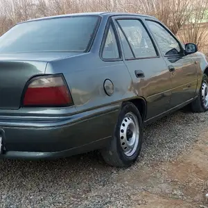 Daewoo Nexia, 1995