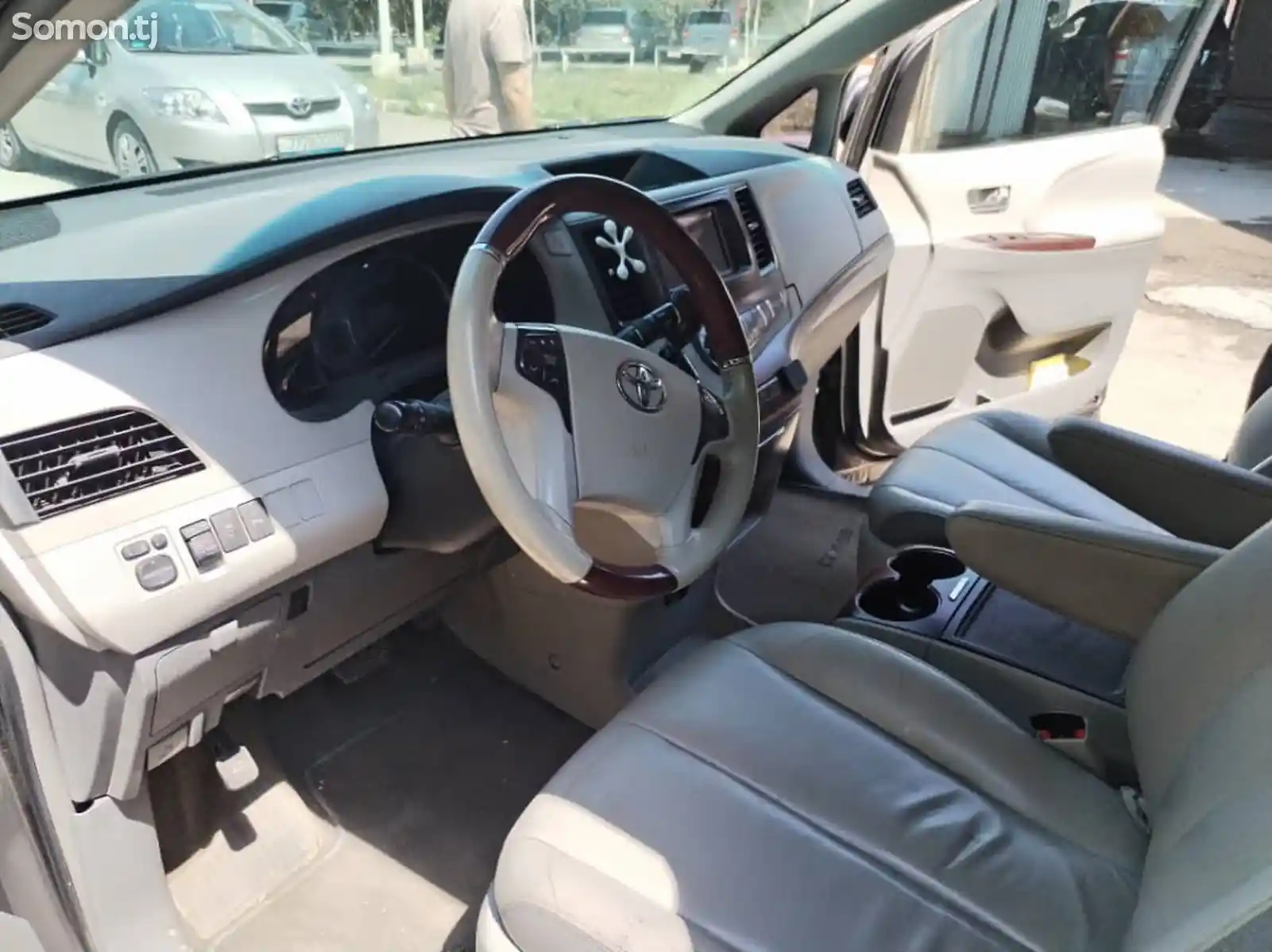 Toyota Sienna, 2014-11