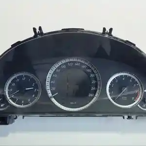 Панель приборов от Mercedes Benz