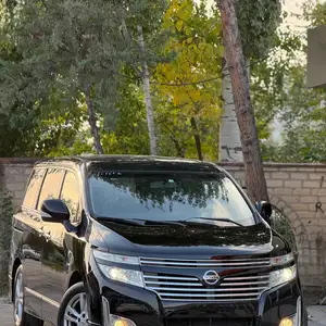 Nissan Elgrand, 2015