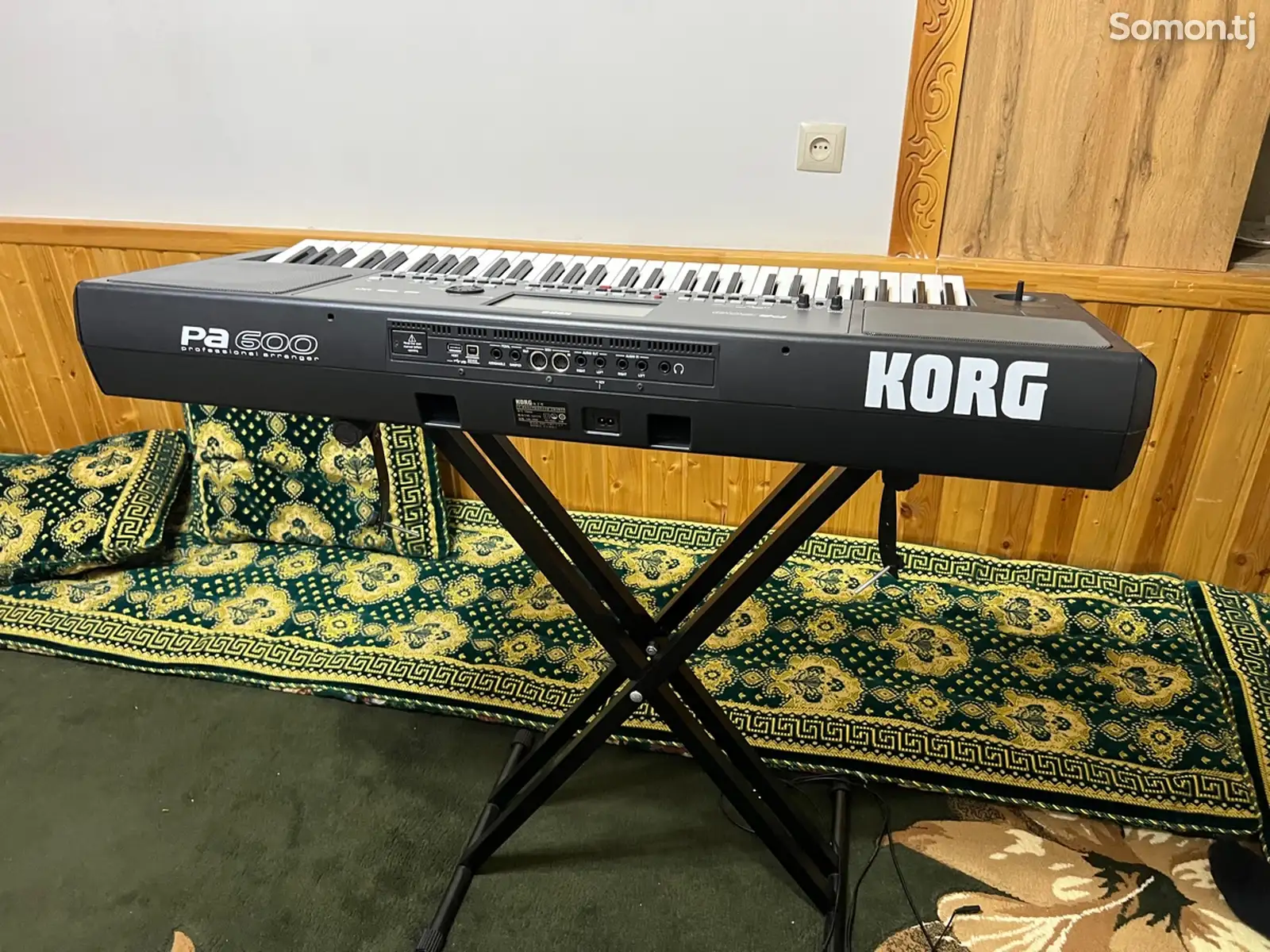 Синтезатор Korg Pa 600-1