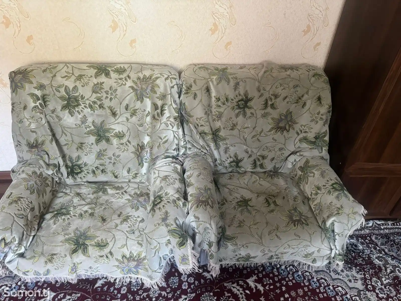 Раскладной диван плюс два кресла-2