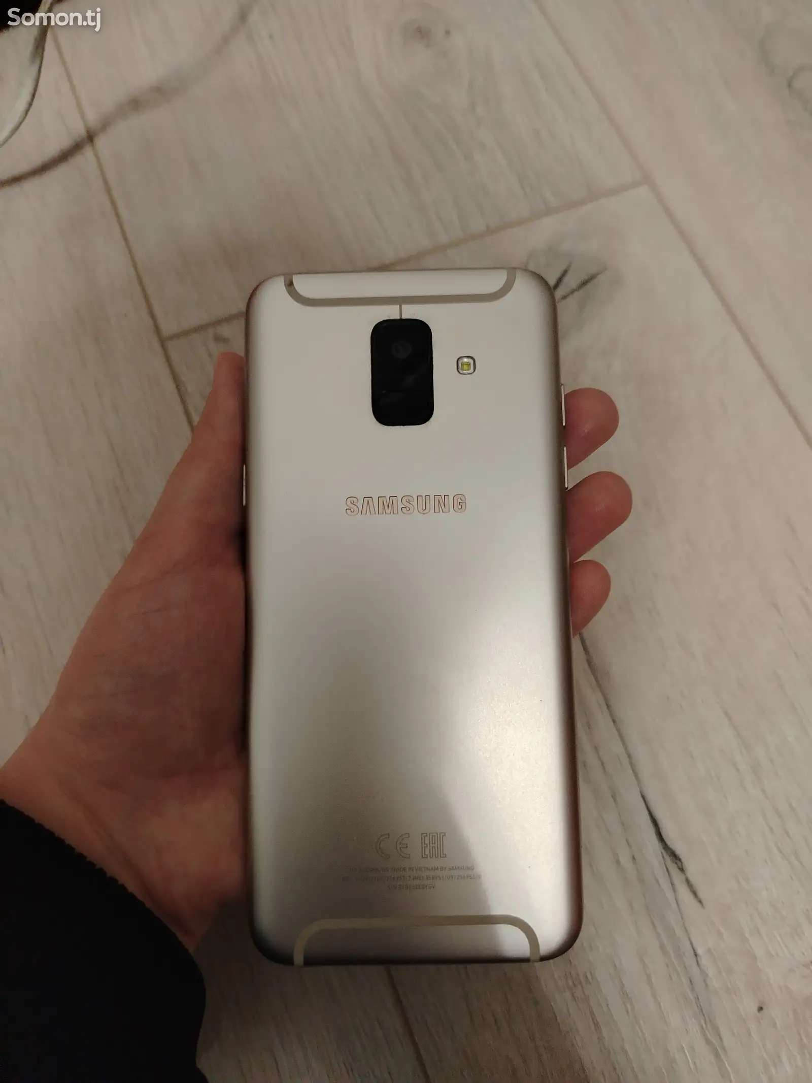 Samsung Galaxy A6-1