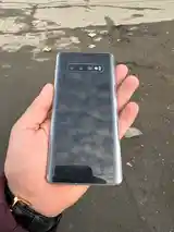 Samsung Galaxy S10 Plus-2