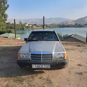 Mercedes-Benz W124, 1987