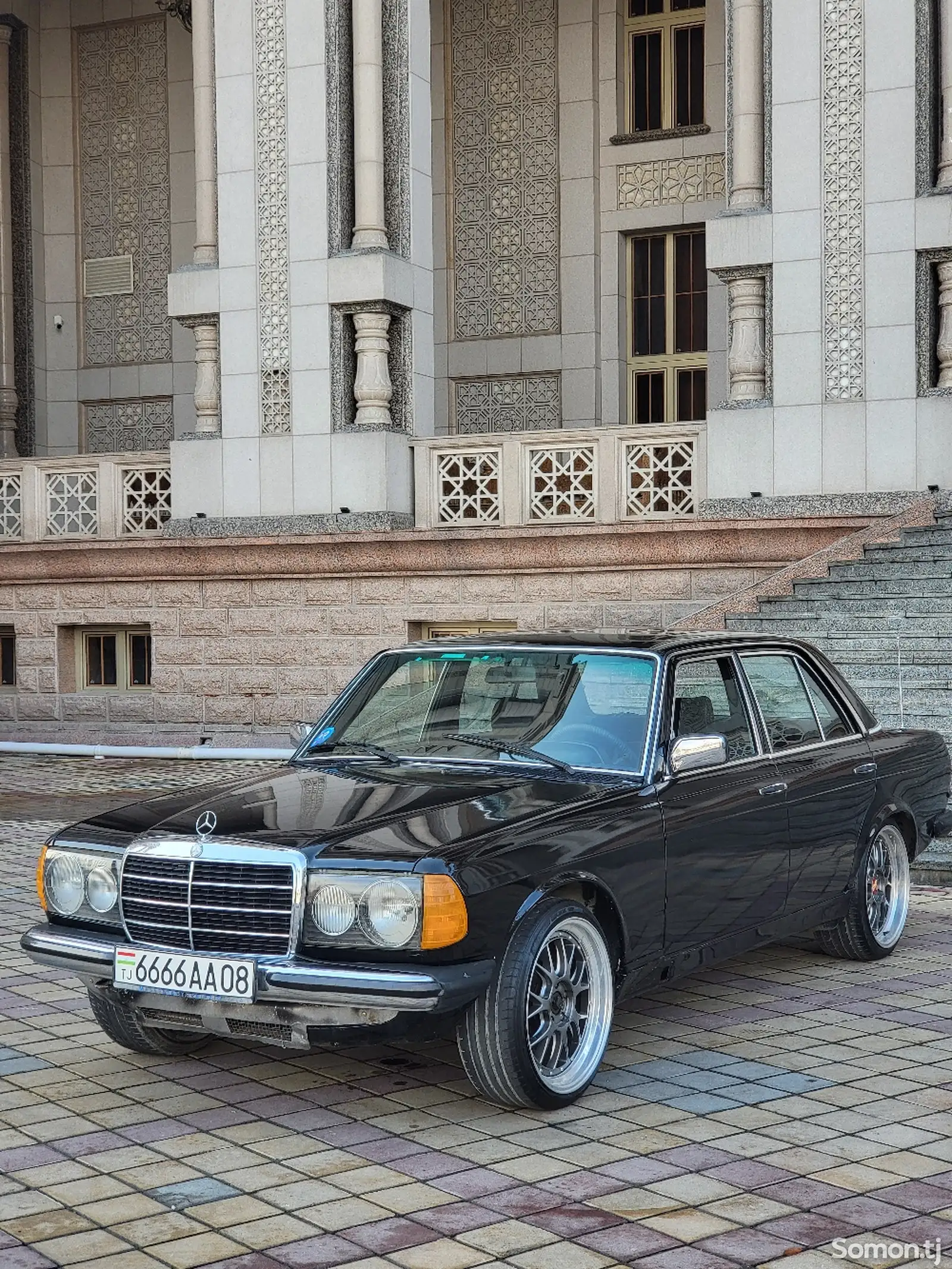 Mercedes-Benz E class, 1981-1