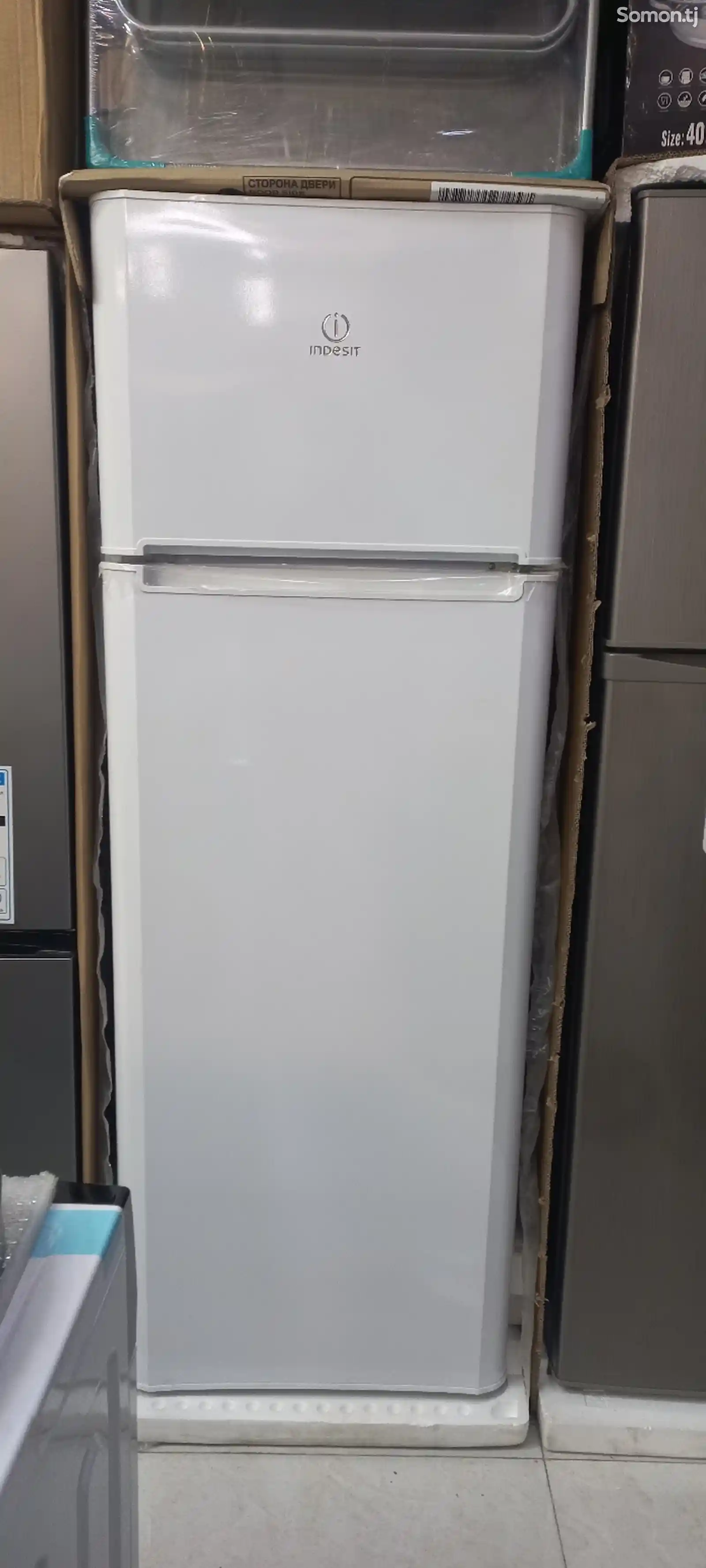 Холодильник Indesit-1