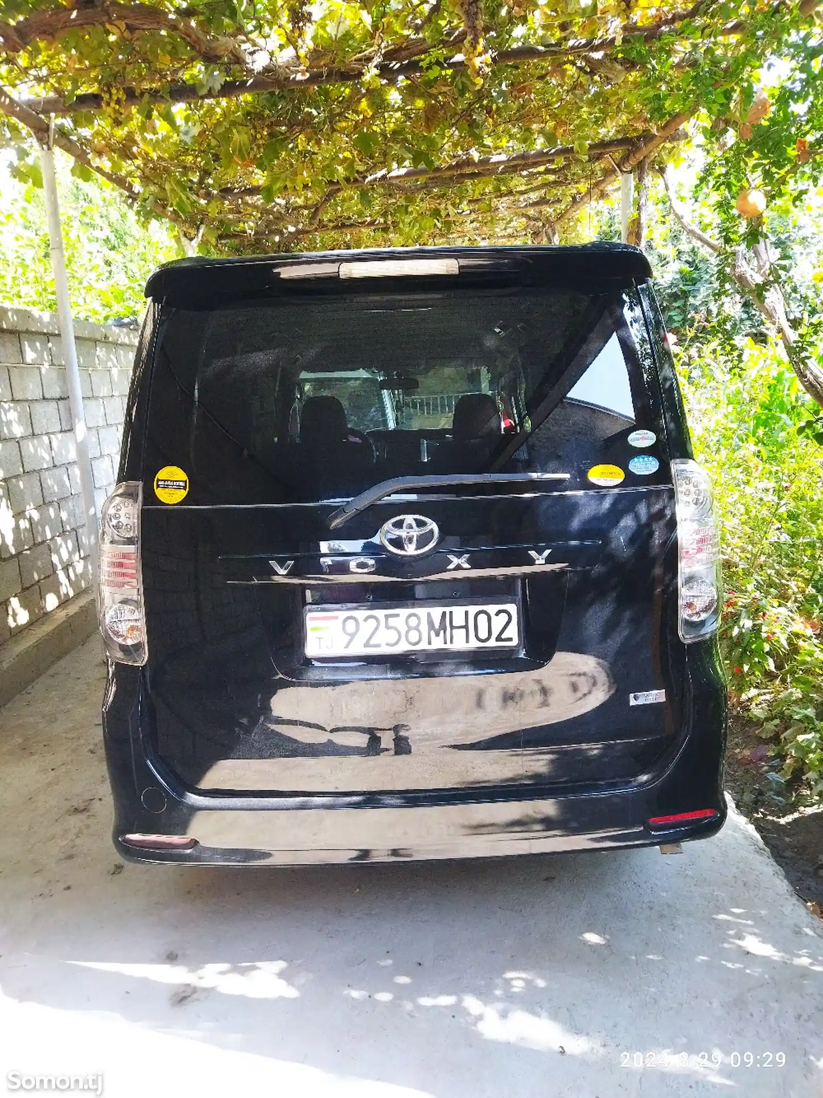 Toyota Voxy, 2010-2