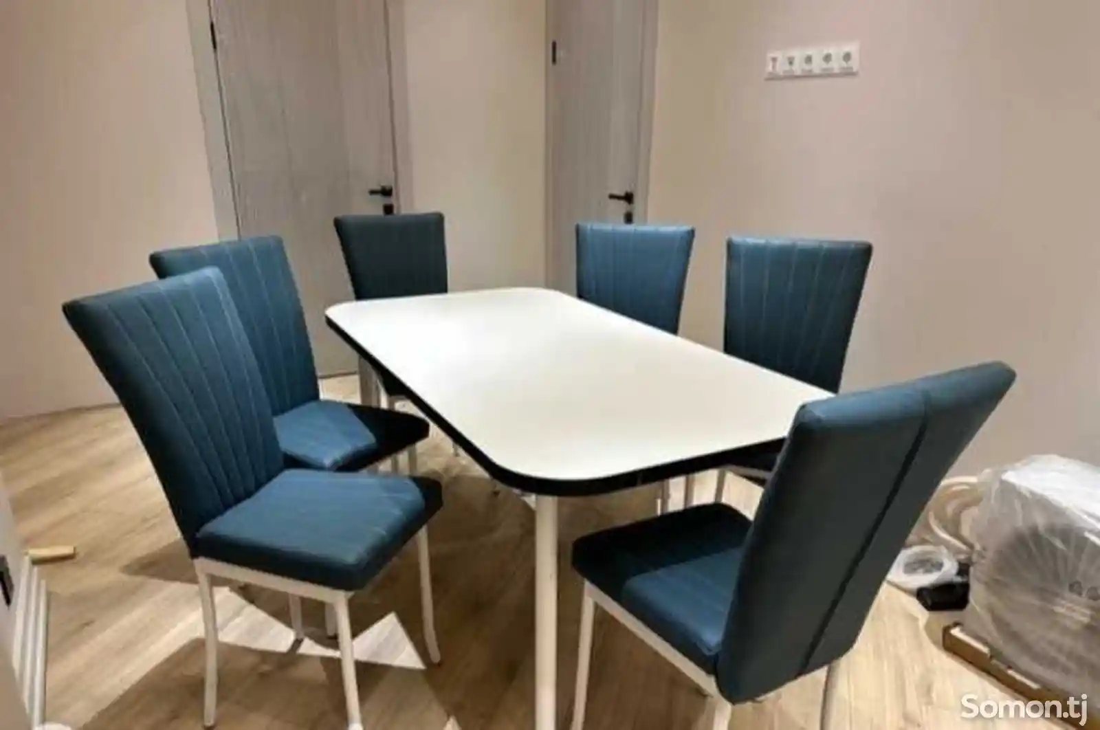 Кухонный стол и стулья из 6 персон-1