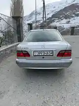 Mercedes-Benz E class, 2000-4