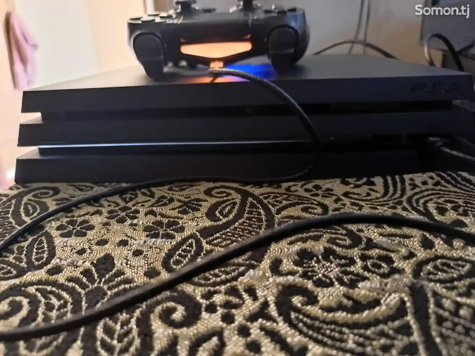 Игровая приставка PlayStation 4 Pro-1