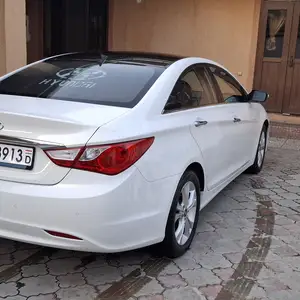 Hyundai Sonata, 2011