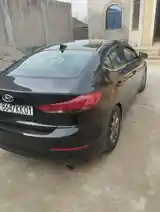 Hyundai Elantra, 2017-3