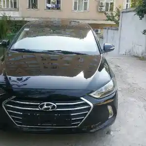 Hyundai Elantra, 2017