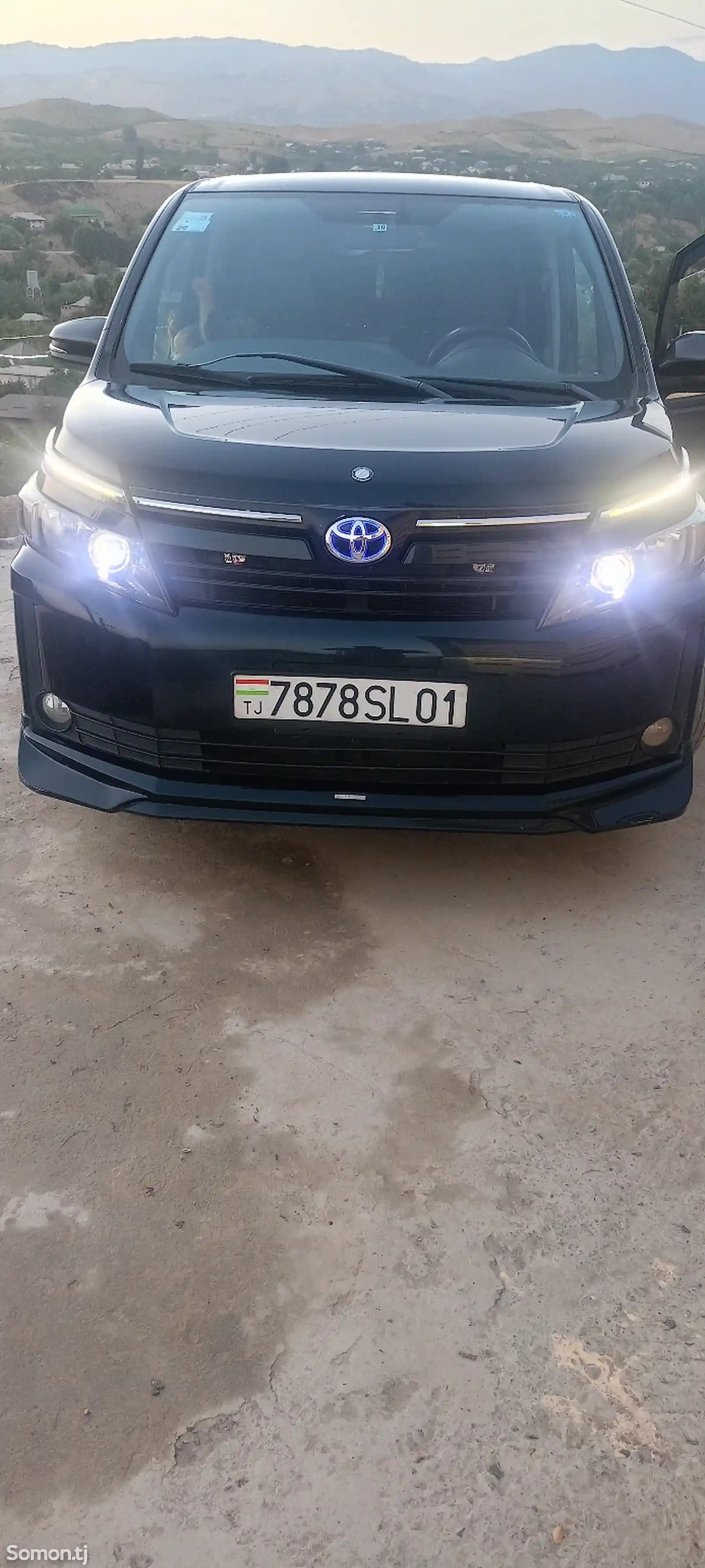 Toyota Voxy, 2015-1