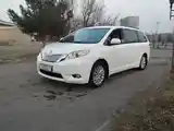 Toyota Sienna, 2011-2