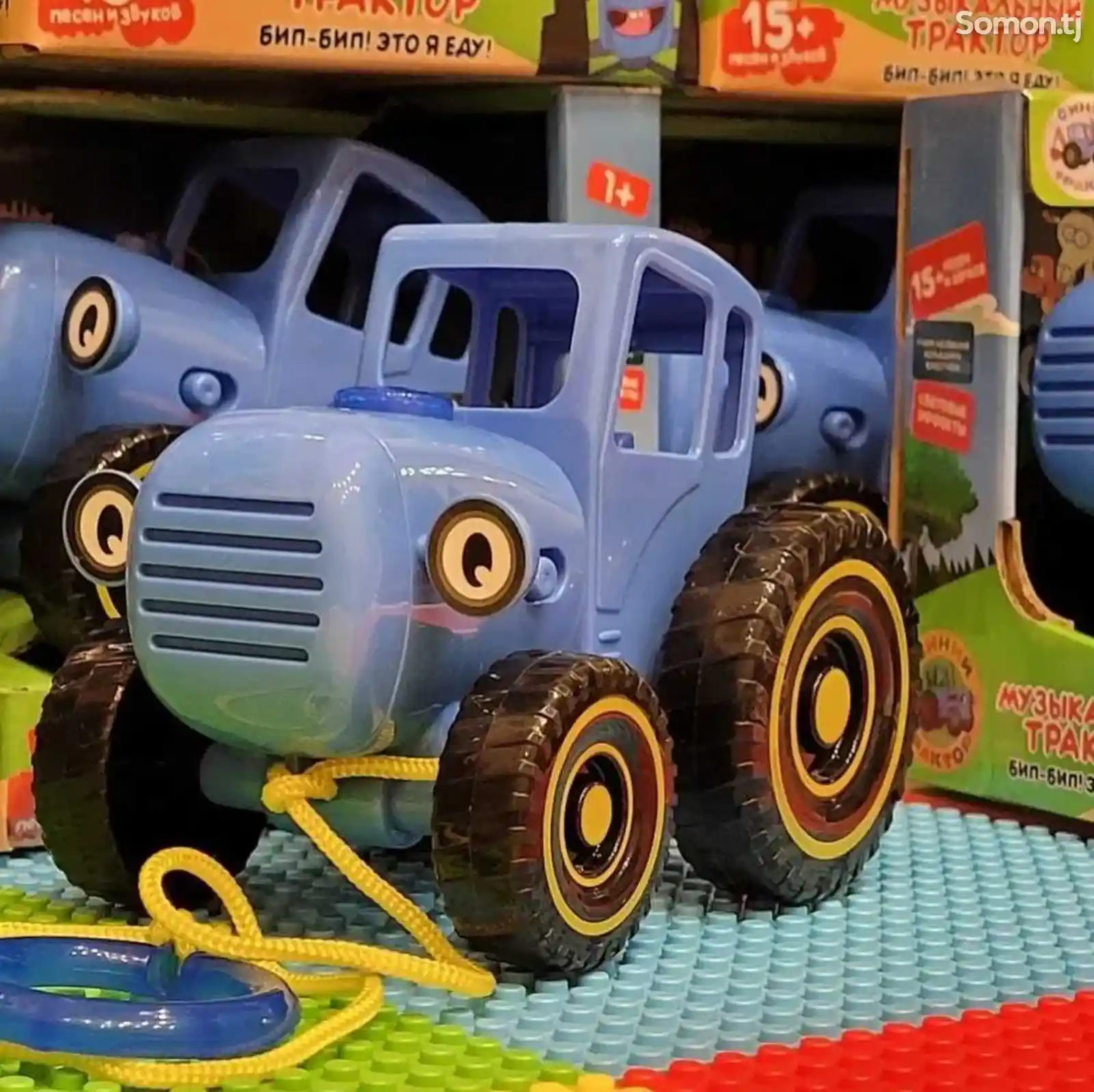 Синий трактор игрушка-3