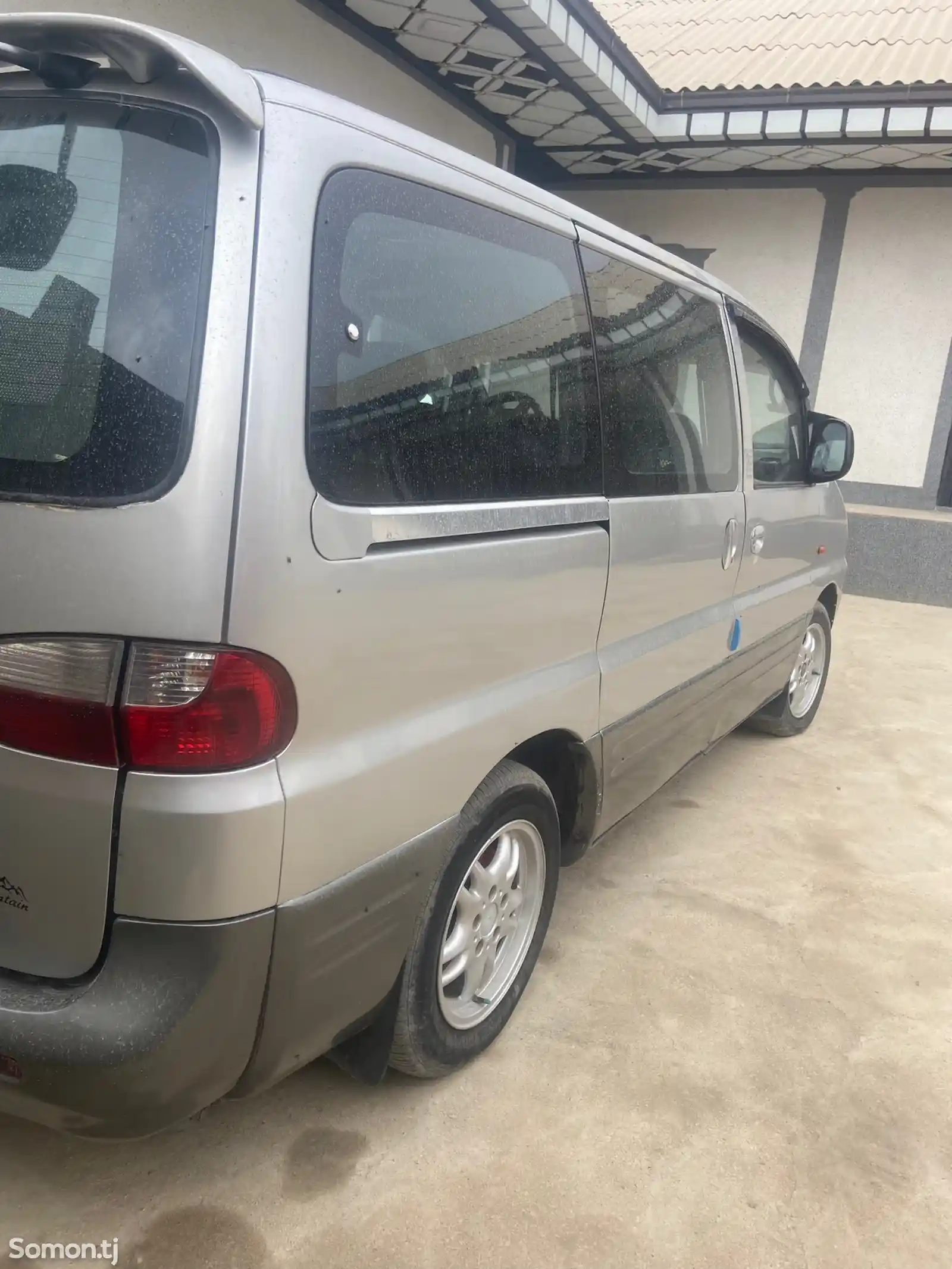 Hyundai Starex-3