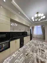 3-комн. квартира, 13 этаж, 106 м², Овир-8