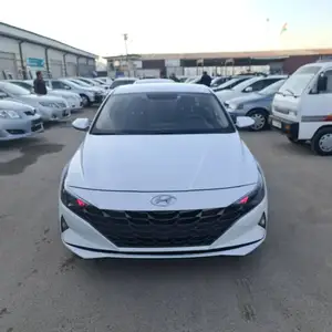 Hyundai Elantra, 2022