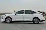 Hongqi E-QM5, 2025-4