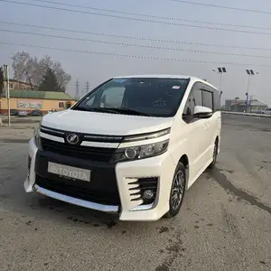 Toyota Voxy, 2014