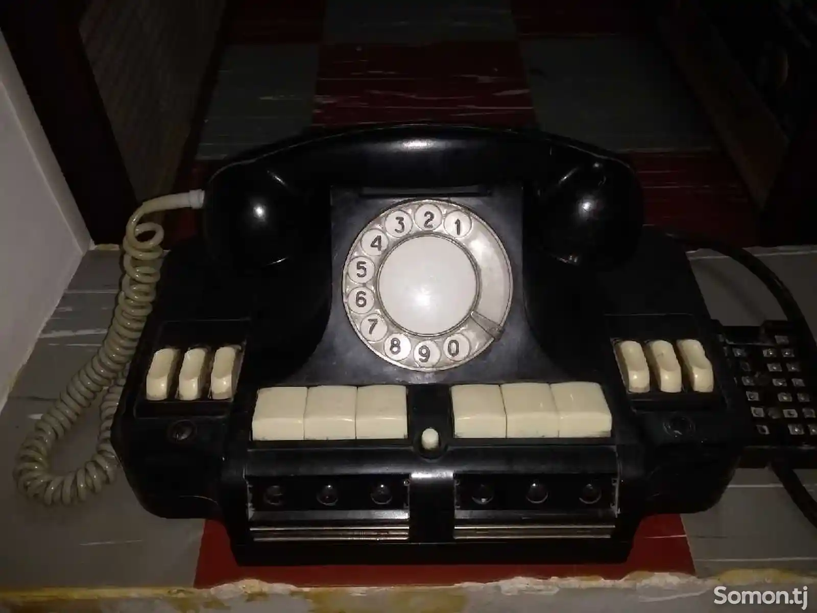 Телефон старинный-2