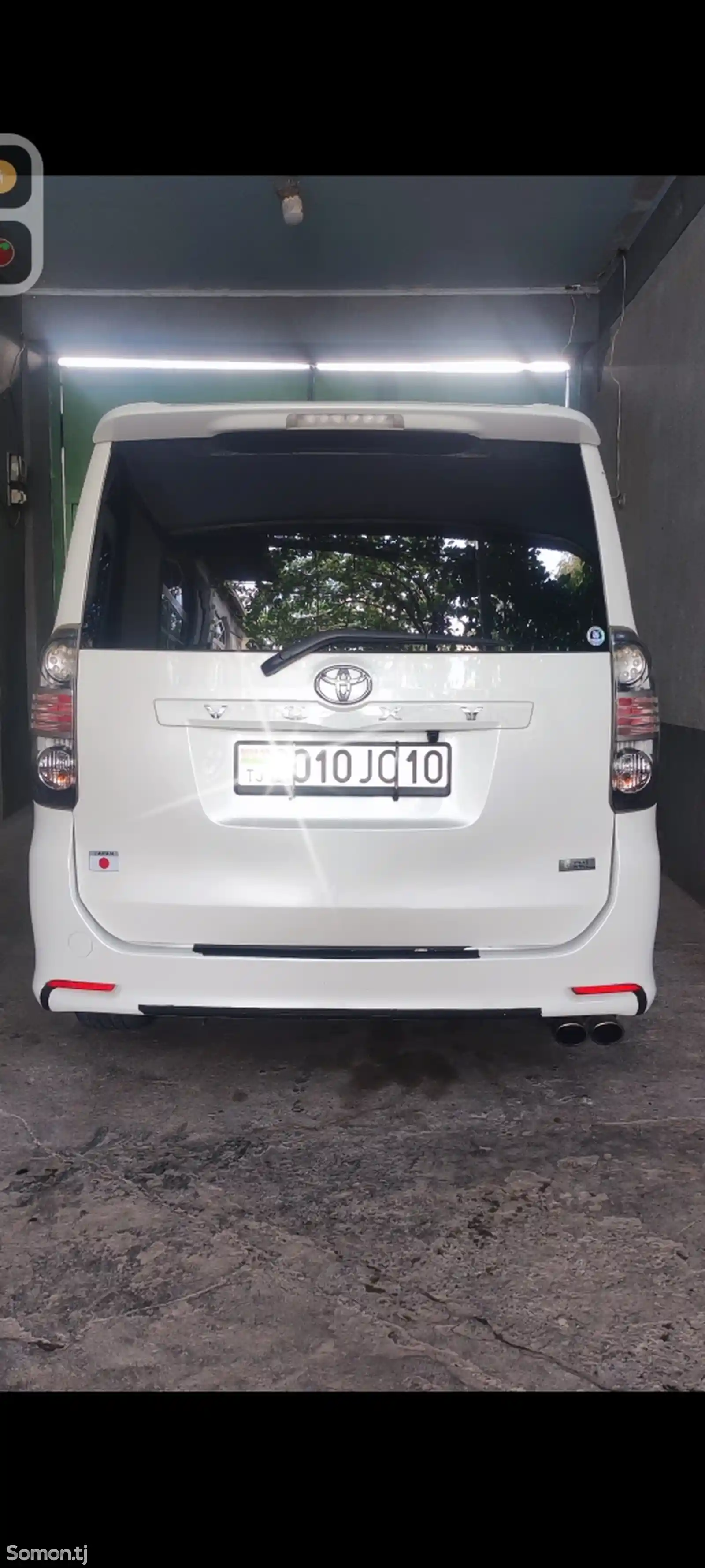 Toyota Voxy, 2010-3