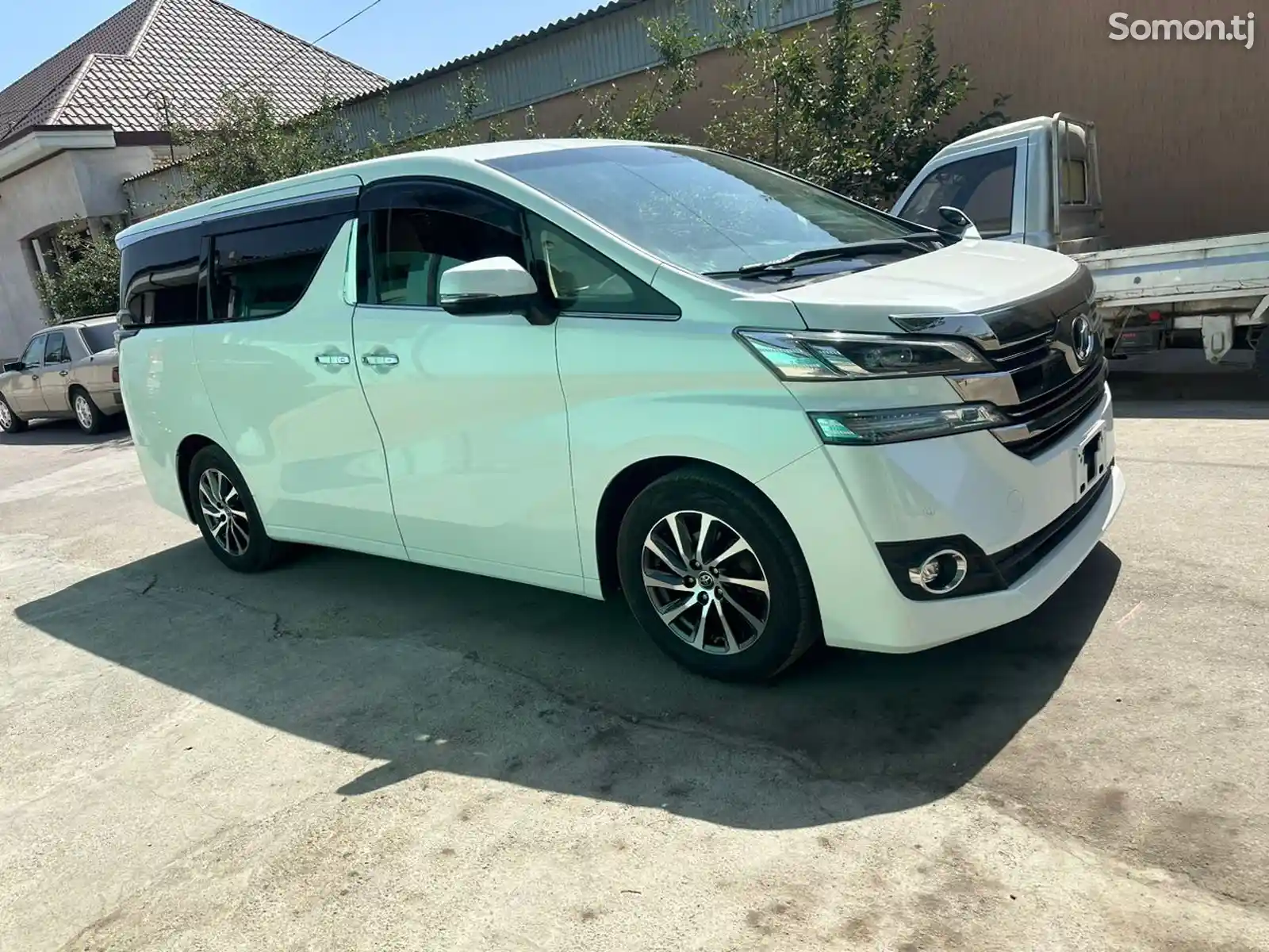 Toyota Vellfire, 2015-5