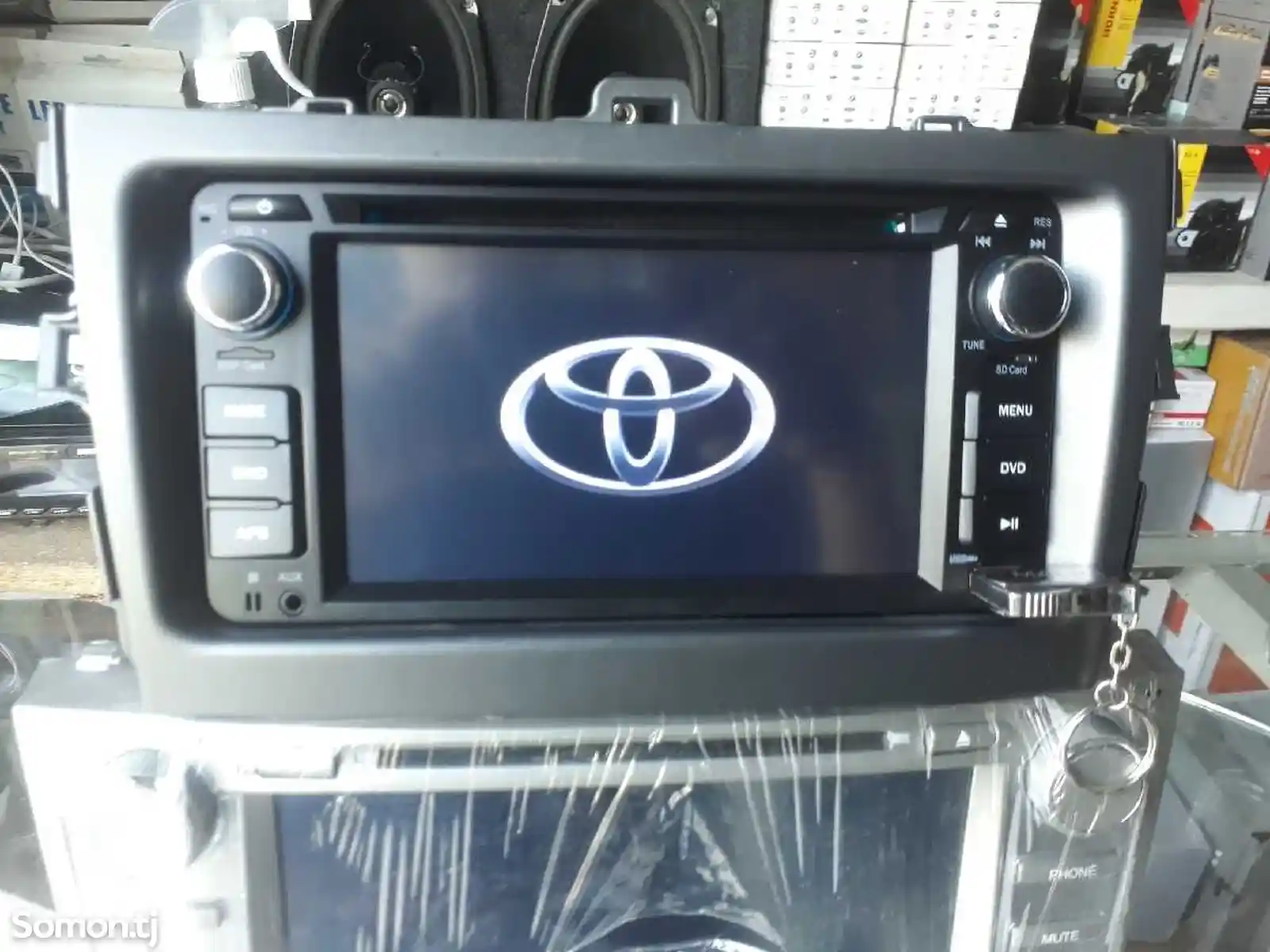 Штатный монитор Toyota-1