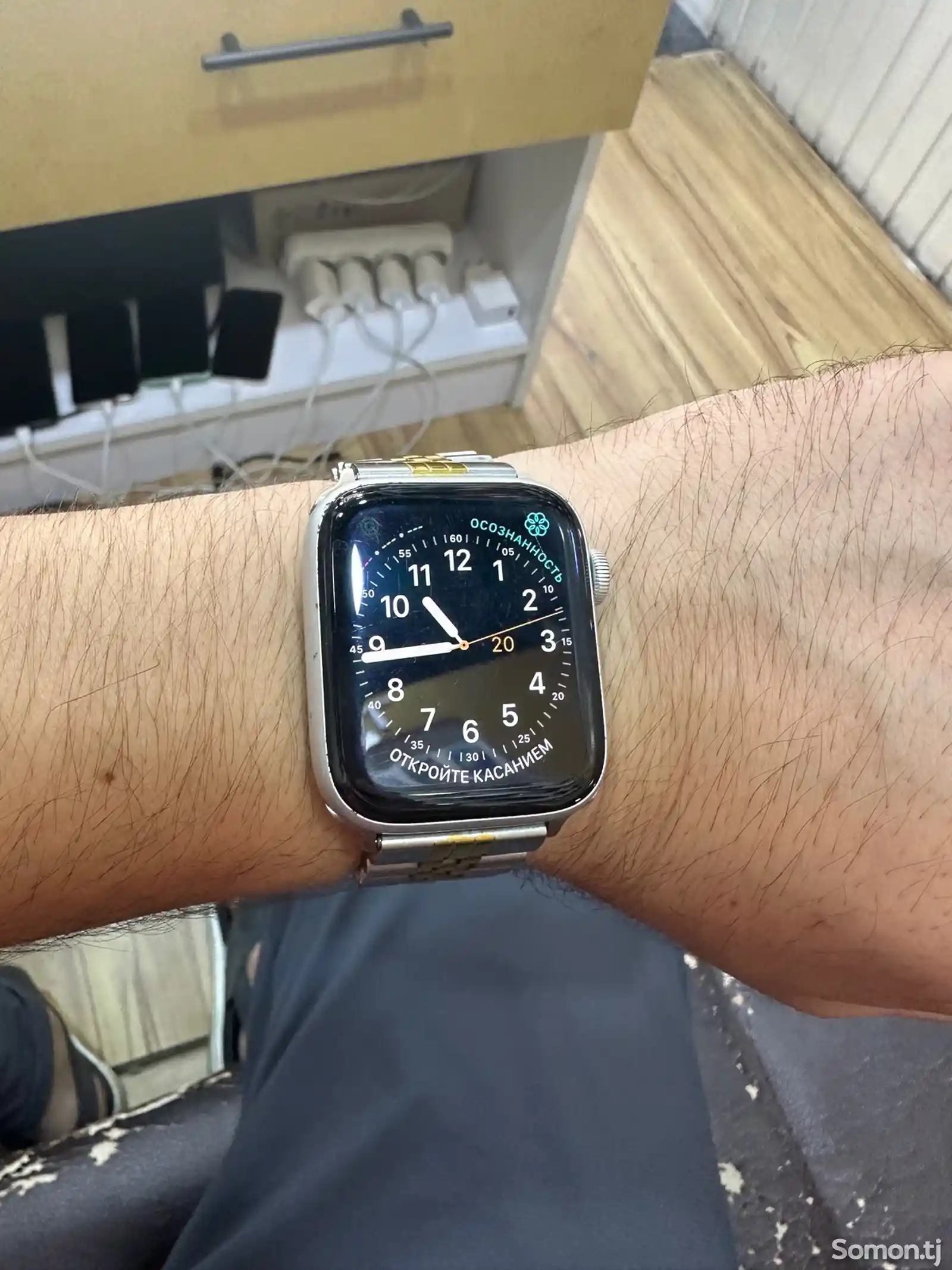 Смарт часы Apple Watch 4 44mm-1