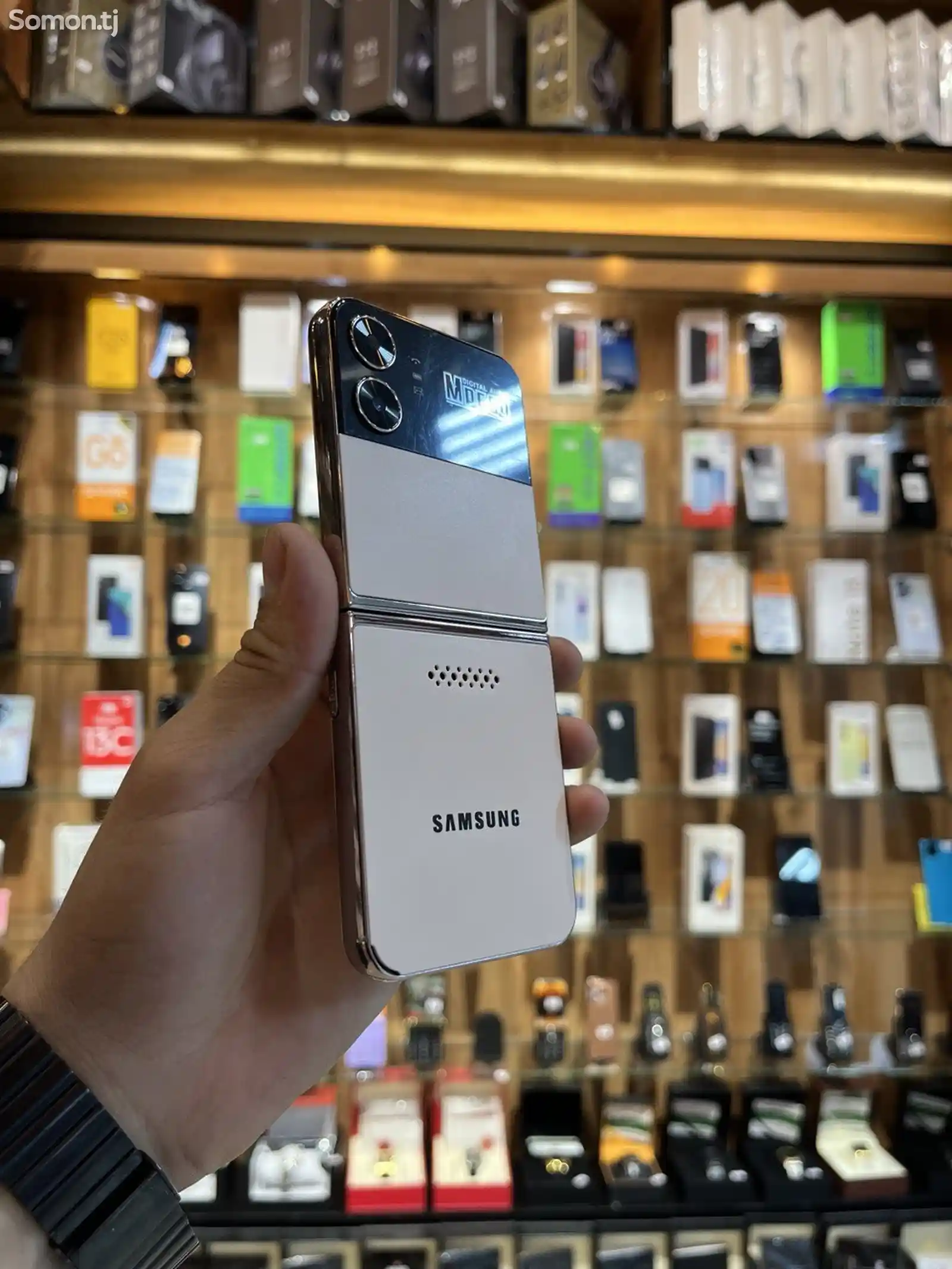 Samsung Galaxy Z Flip 4-5